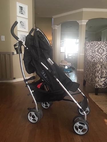 I daresay this stroller made traveling alone with a baby in an airport pleasant