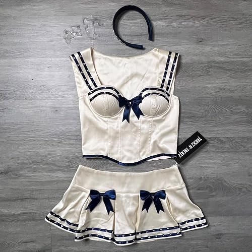 Such a cute costume but could use some improvement